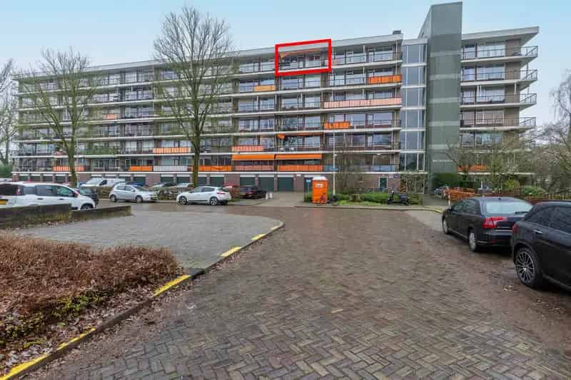 Appartement Arnhem Matenalaan: Ruim 4-kamer appartement met balkon