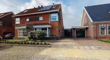 Ruime 5 Kamer 2-onder-1-kapwoning te huur in Tuitjenhorn