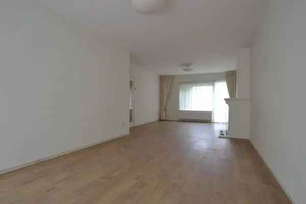 Ruim 2-kamer appartement Voorburg nabij winkels en station