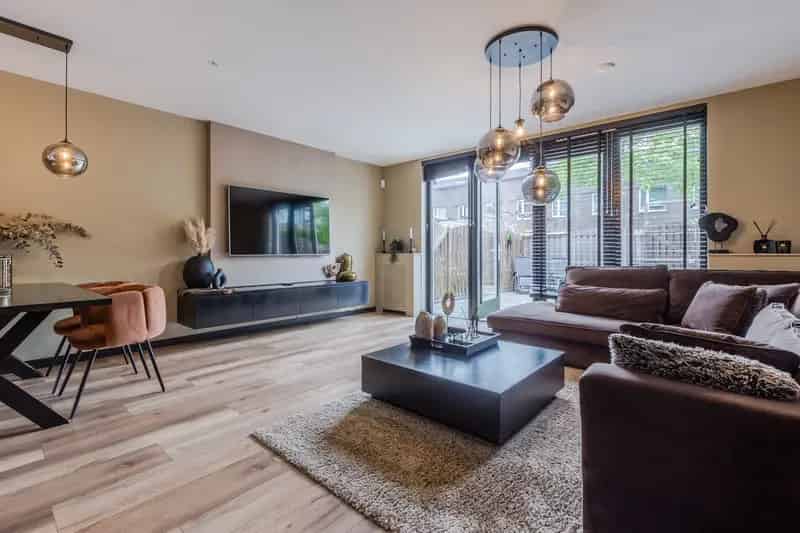 Amsterdam Nieuw-West Tussenwoning 3 slaapkamers 2 badkamers Tuin