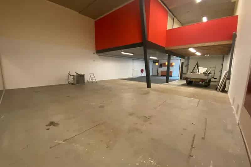 Bedrijfshal te Huur Almere 330m²