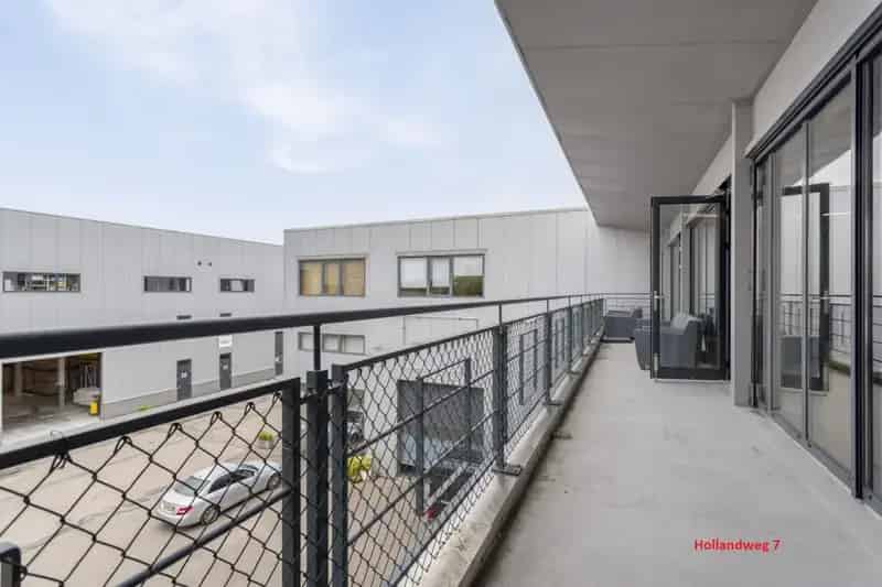 Opslagruimte 300m² te huur met goederenlift en balkon
