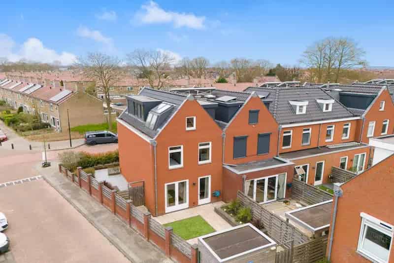 Moderne Hoekwoning Beverwijk 4 slaapkamers  Zonnepanelen Energielabel A