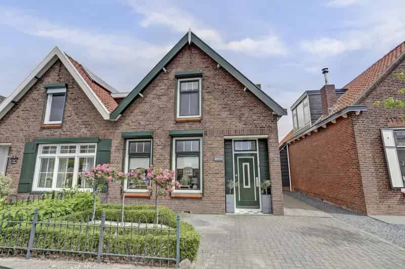 Jaren 30 woning Krabbendijke: 3 slaapkamers, tuin en 8 zonnepanelen