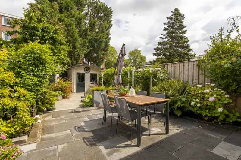 Grote gezinswoning met 4 slaapkamers en tuin