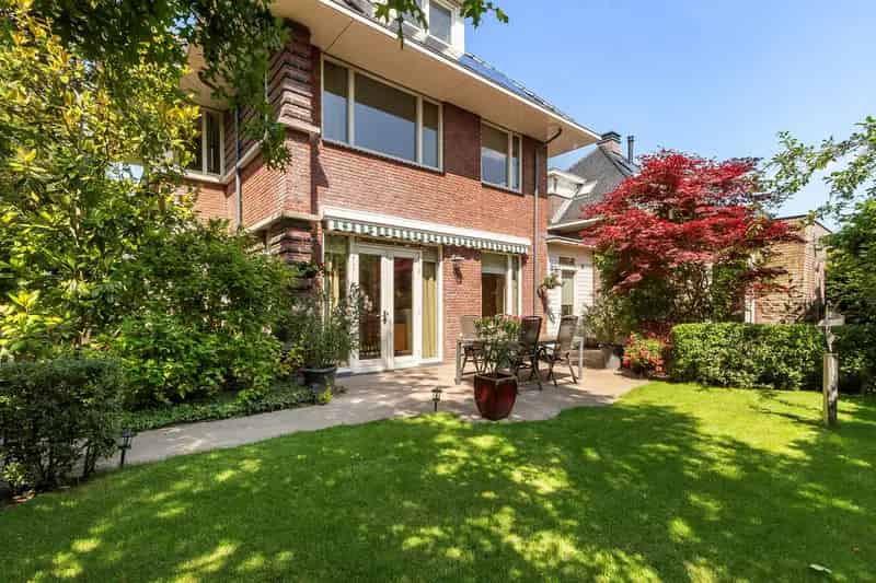 Vrijstaande Villa te Dubbeldam 7 kamers 217m2 567m2 perceel