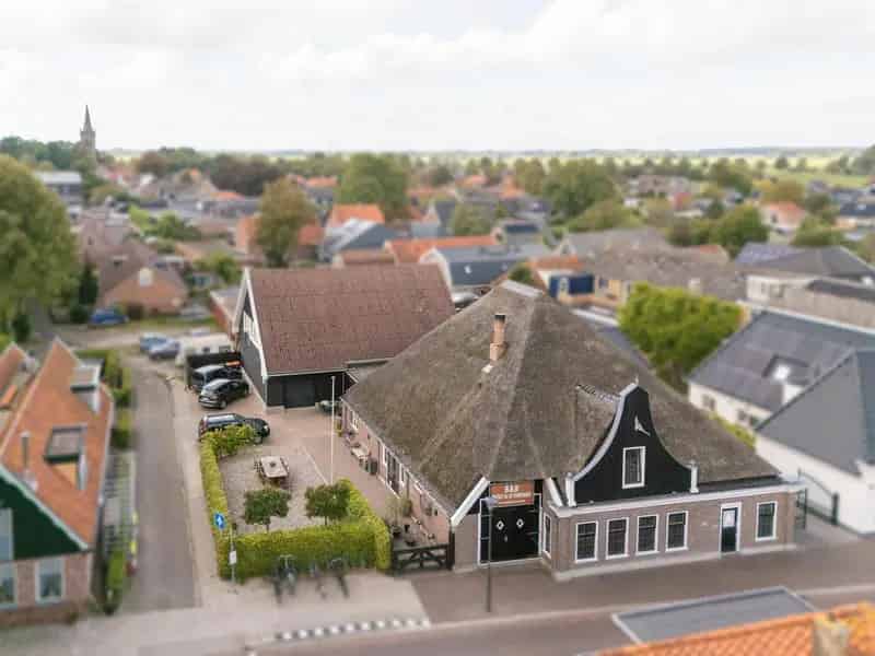 Gerenoveerde Stolpboerderij met B&B in Hoogwoud