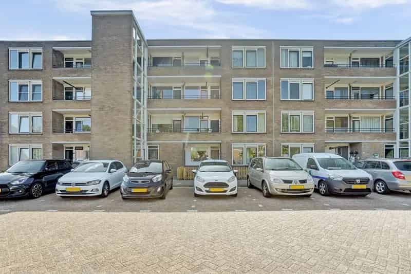 3-kamer appartement Spijkenisse  gerenoveerd met tuin