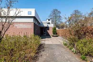 215 m2 Maatschappelijk Gebouw te Koop Alblasserdam