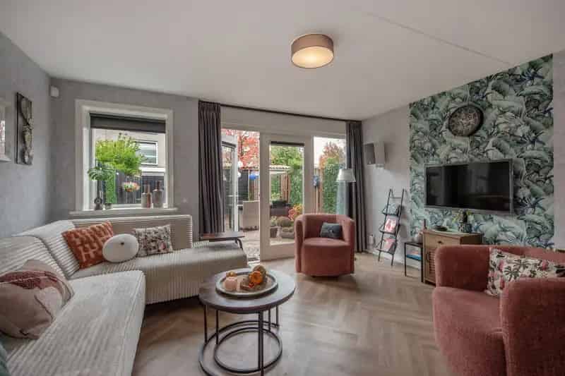 Huis te koop Rijswijkse Landingslaan: Sfeervolle 4 5 kamer woning