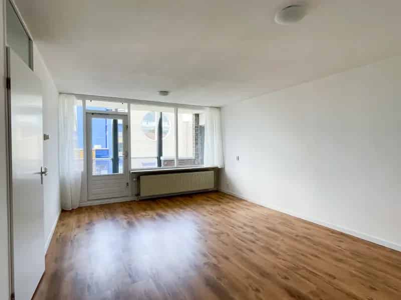 Appartement te huur Almere Centrum: 3 kamers, gerenoveerd, balkon