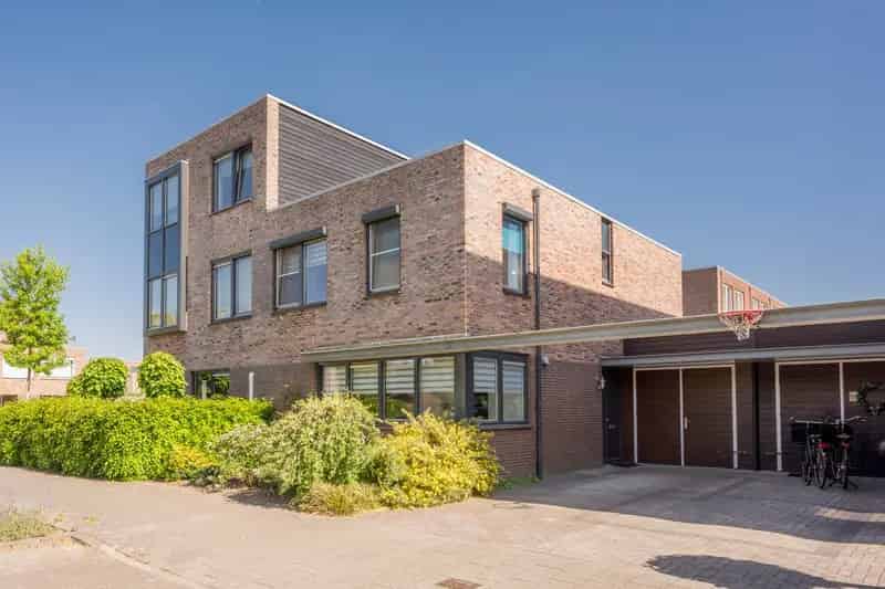 Moderne 4 Slaapkamers Twee Onder Een Kapwoning te Koop Groot Corlaer