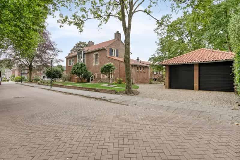 Jaren 50 Villa Veghel Renovatieproject Ruime 5 Slaapkamers Grote Tuin