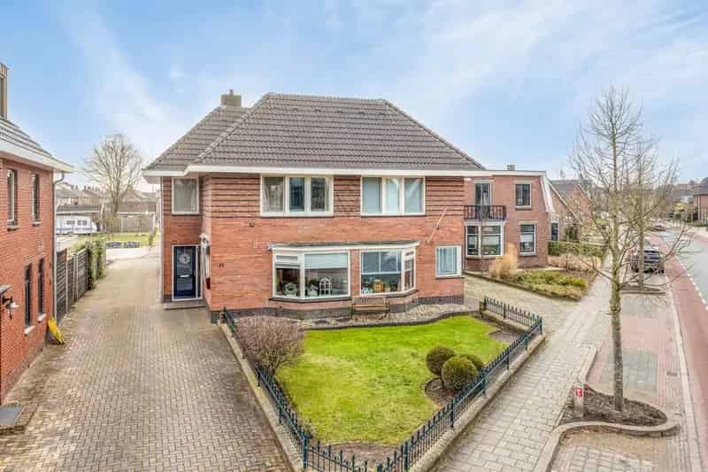 Ruime Tweekapper Enter 3 bouwlagen 185m2 600m2 perceel Energielabel A