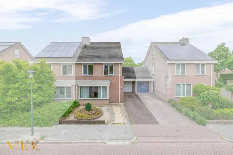Huis Te Koop , 30, Ericaplein, Grubbenvorst, Limburg