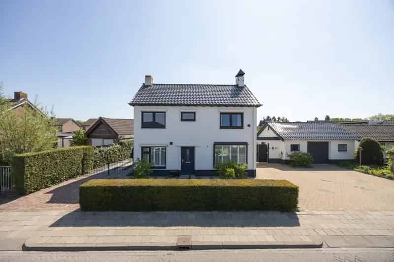 Huis te koop Sint Willebrord: Luxe vrijstaande woning met zwembad