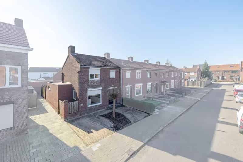 Ruime Hoekwoning 3 Slaapkamers 2 Badkamers Instapklaar