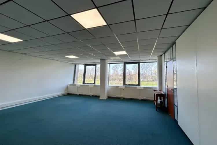 Kantoorruimte Spijkenisse: Moderne werkplekken nabij A15