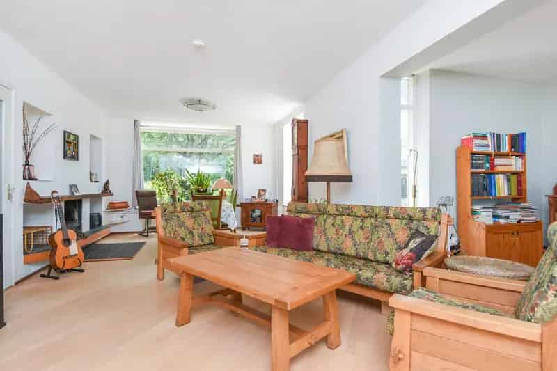 Huis te koop: 6 Slaapkamers, Grote Tuin, Leidschendam