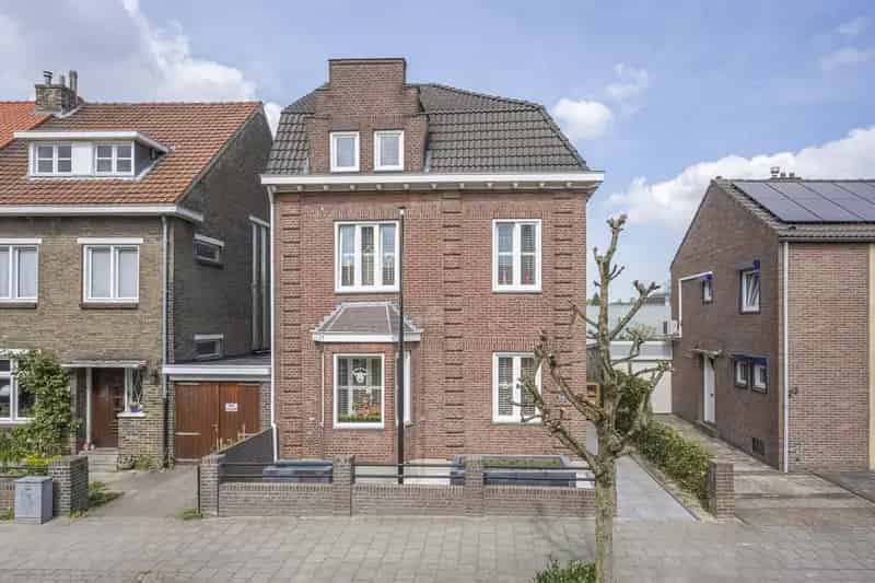Vrijstaand woonhuis Kerkrade 5 slaapkamers tuinhuis