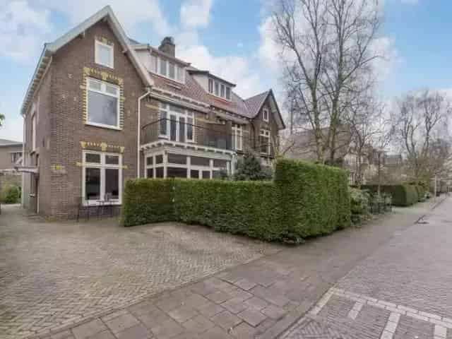 Gerenoveerde Tweekapper Naarden 6 Slaapkamers 213m2