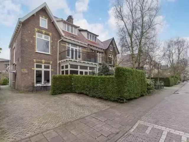 Gerenoveerde Tweekapper Naarden 6 Slaapkamers 213m2