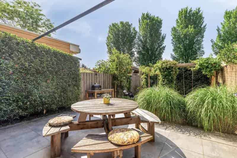 Ruim Herenhuis aan het Water te Koop in 's-Gravenland