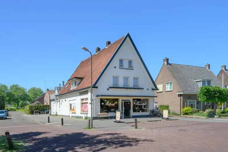 Bedrijfshal Dieren Te Koop Winkelpand Met Bovenwoning