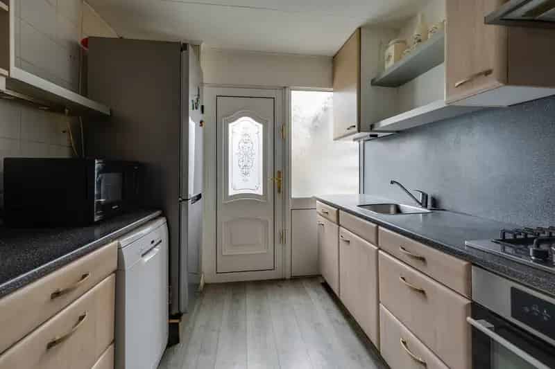 Ruime 5 Slaapkamers 2-onder-1-kapwoning Rozenburg