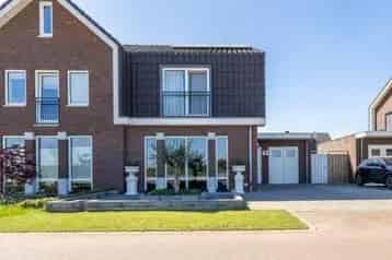 Te Koop 2 onder 1 kap woning met vrij uitzicht