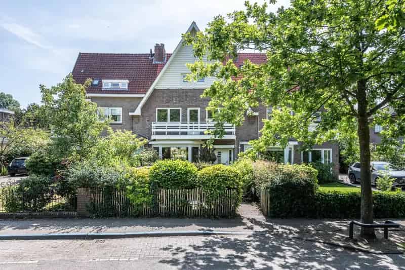 Huis te koop Aerdenhout: 6 Slaapkamers, 2 Badkamers, Grote Tuin
