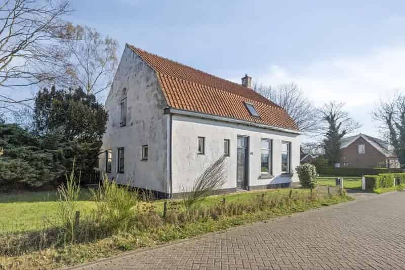 Te renoveren woning Halsteren 3 slaapkamers tuin garage