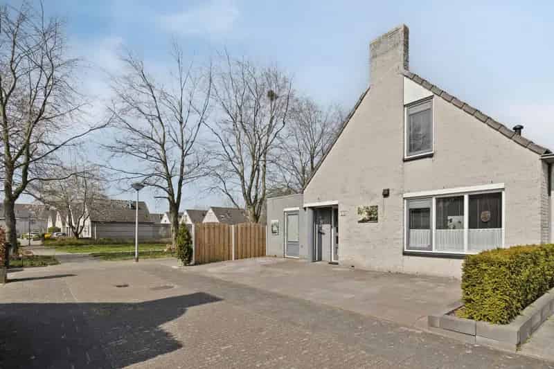 Semibungalow te koop Almere 3 slaapkamers instapklaar