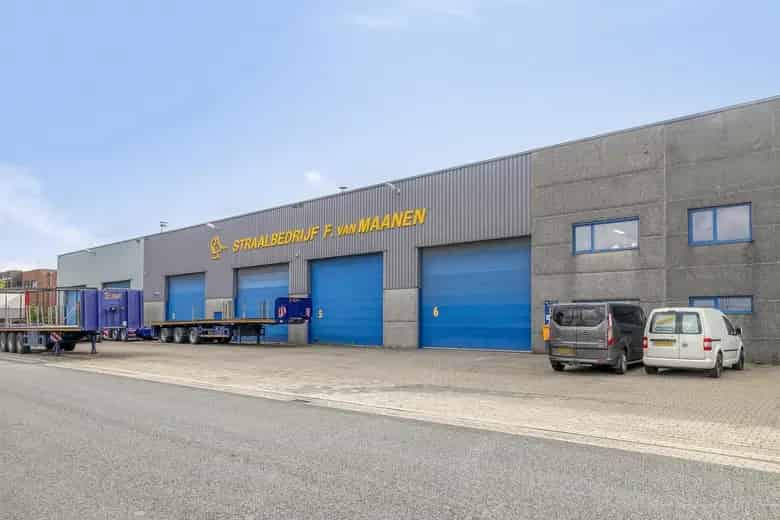 4260m2 Bedrijfsruimte te Wanssum: Kraanbanen, Straalcabines