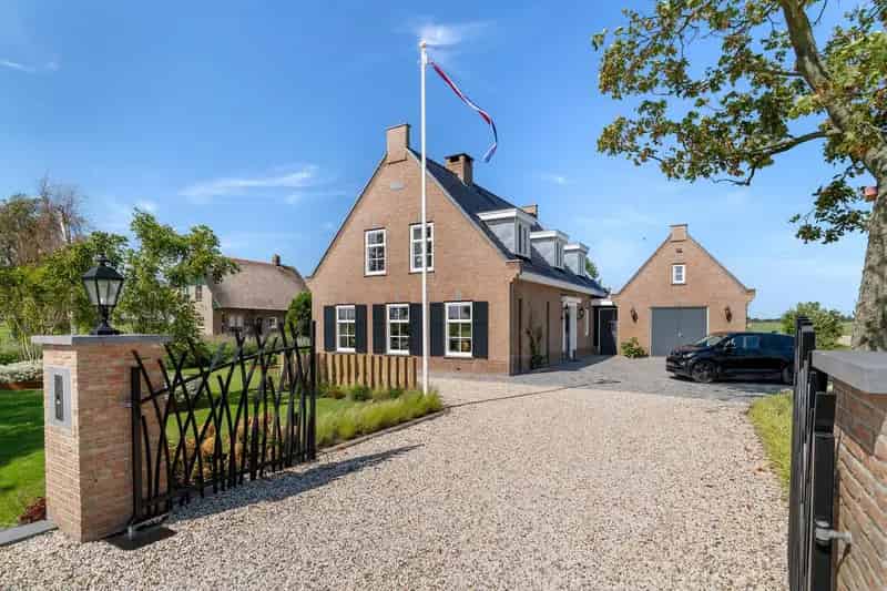 Luxe Gasloze Villa 23545m2 Grond A+++