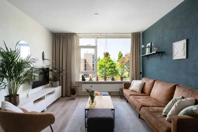 Henegouwen 93: Gelijkvloers appartement met 2 slaapkamers en balkon