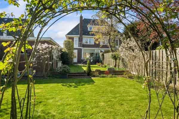 Jaren 30 woning Barendrecht 5 slaapkamers garage serre