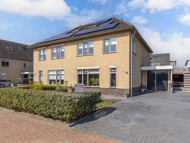 Ruime Halfvrijstaande Woning Lemmer met Garage en Zonnepanelen