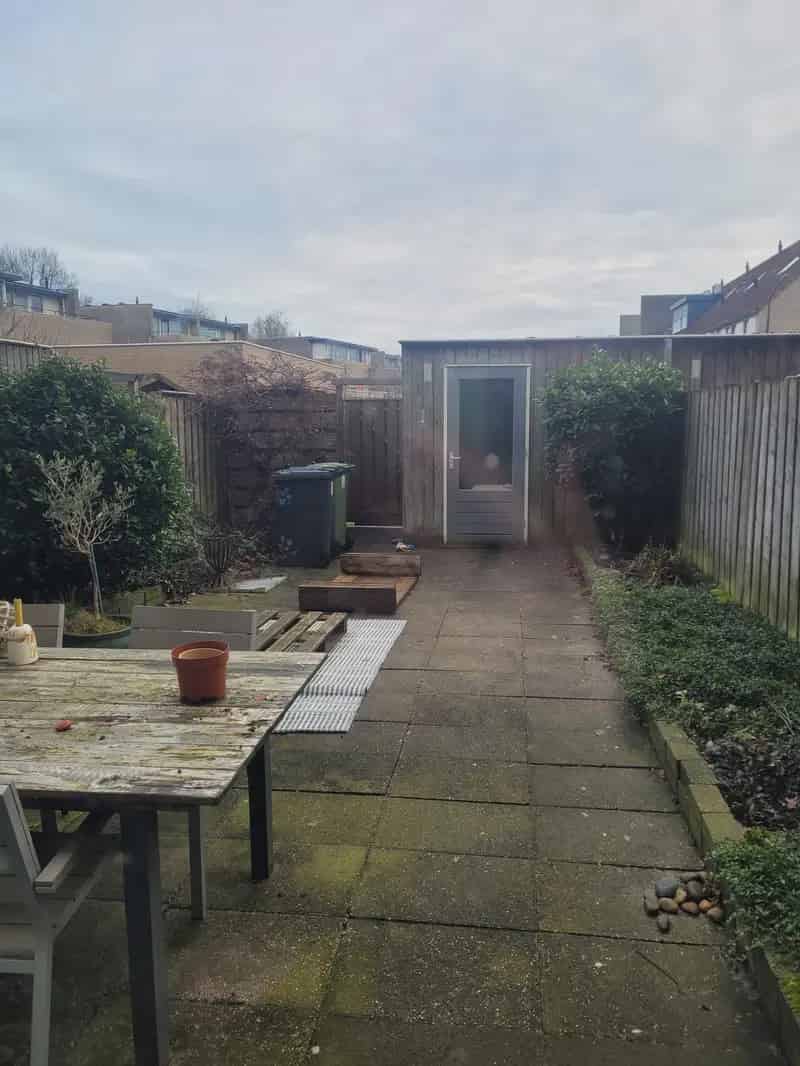 Huis met tuin en moderne keuken