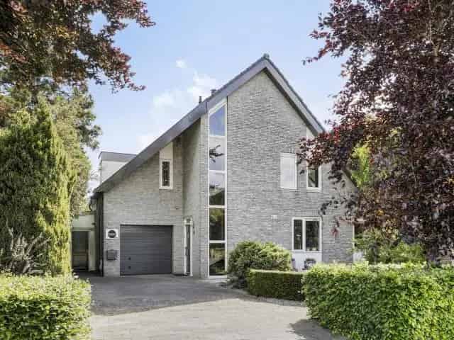 Grote vrijstaande woning Oss Mikkeldonk met serre