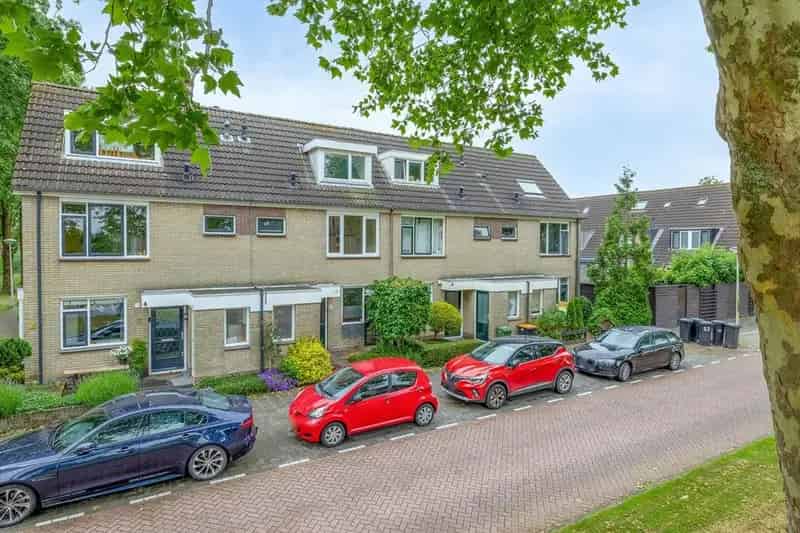 Ruime gezinswoning Waddinxveen 3 slaapkamers zonnige tuin 13 zonnepanelen