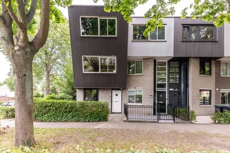 Hoekwoning Muziekwijk Almere 3 slaapkamers tuin dakterras