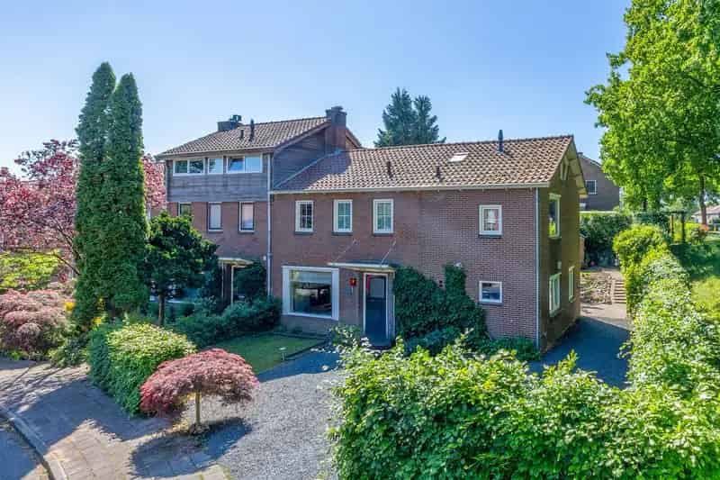 Huis te koop Rozendaal: gerenoveerde woning met 4 slaapkamers en 2 badkamers