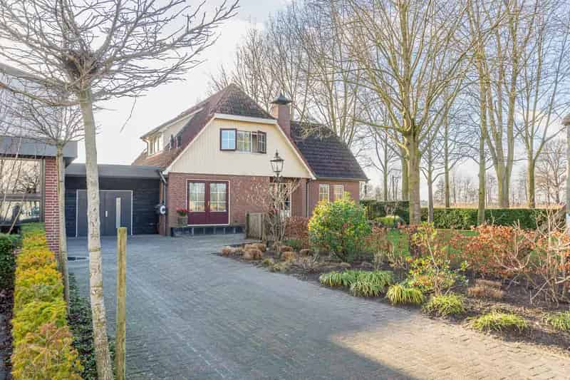 Bedrijfshal Gramsbergen te koop: Vrijstaande bedrijfswoning