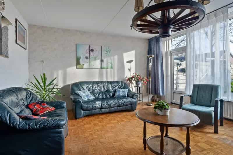 5 Slaapkamers Huis Vaassen Ruime Garage Tuin Zuid