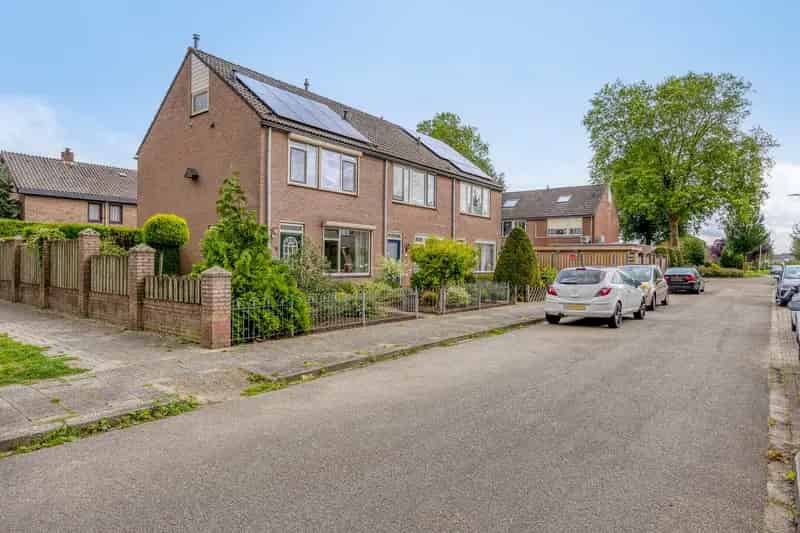 Huis te koop: Van den Hoonaardstraat 1 6665 DE Driel 