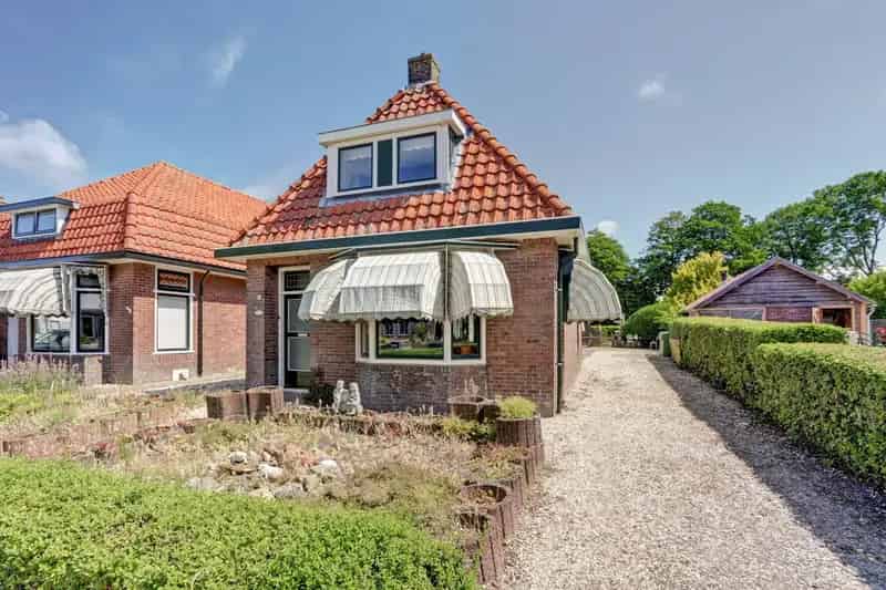 Jaren 30 woning met diepe tuin en veel potentie
