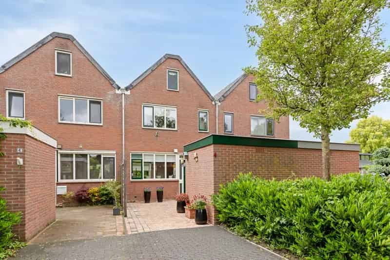 Tussenwoning Hoevelaken 4 slaapkamers tuin HR++ glas