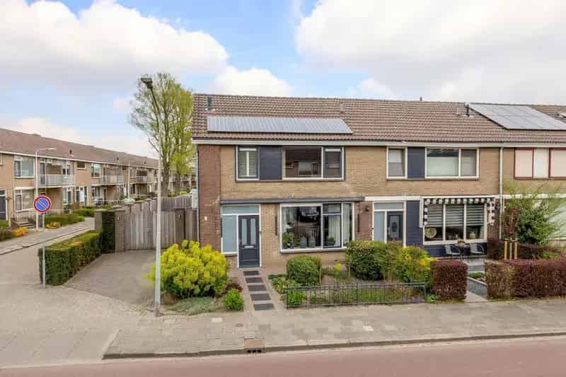 6-kamer Hoekwoning met Oprit en 22 Zonnepanelen