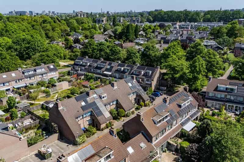 Energiezuinige 5-kamer Eindwoning Voorschoten Grote Tuin